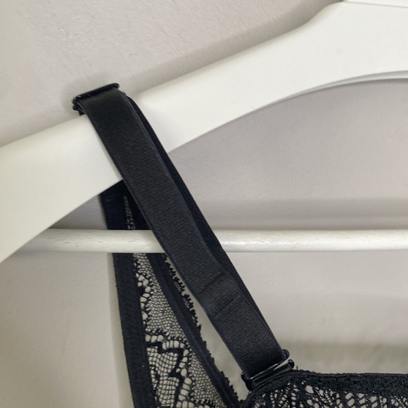 Deesse Black All-Over Lace Wireless Padded Bralette - Picture 12 of 14